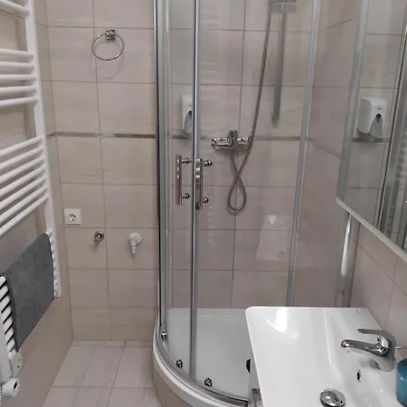 شقة Szent Benedek Apartman