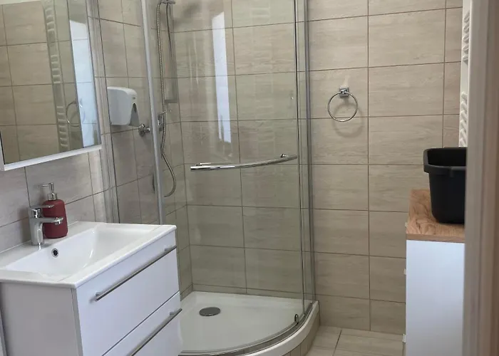 شقة Szent Benedek Apartman