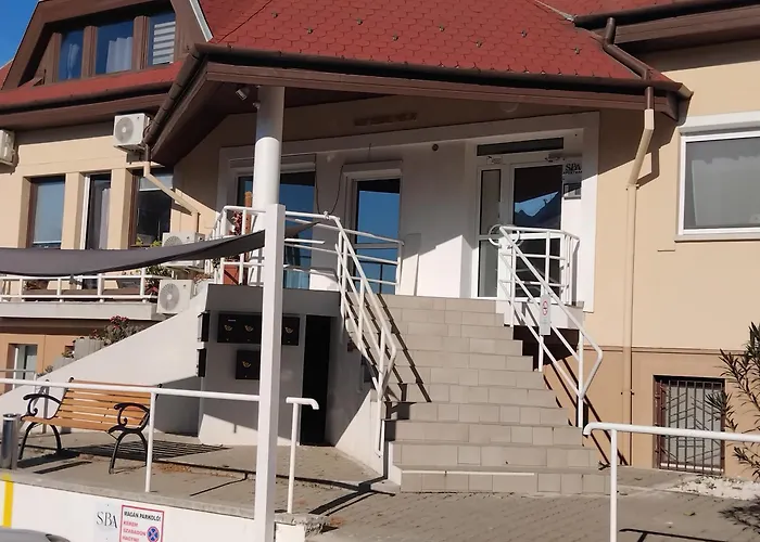 Szent Benedek Apartman شقة
