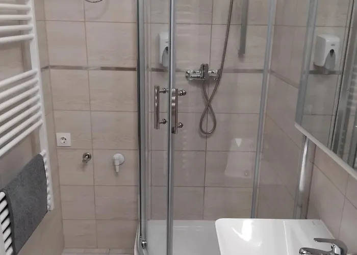 شقة Szent Benedek Apartman
